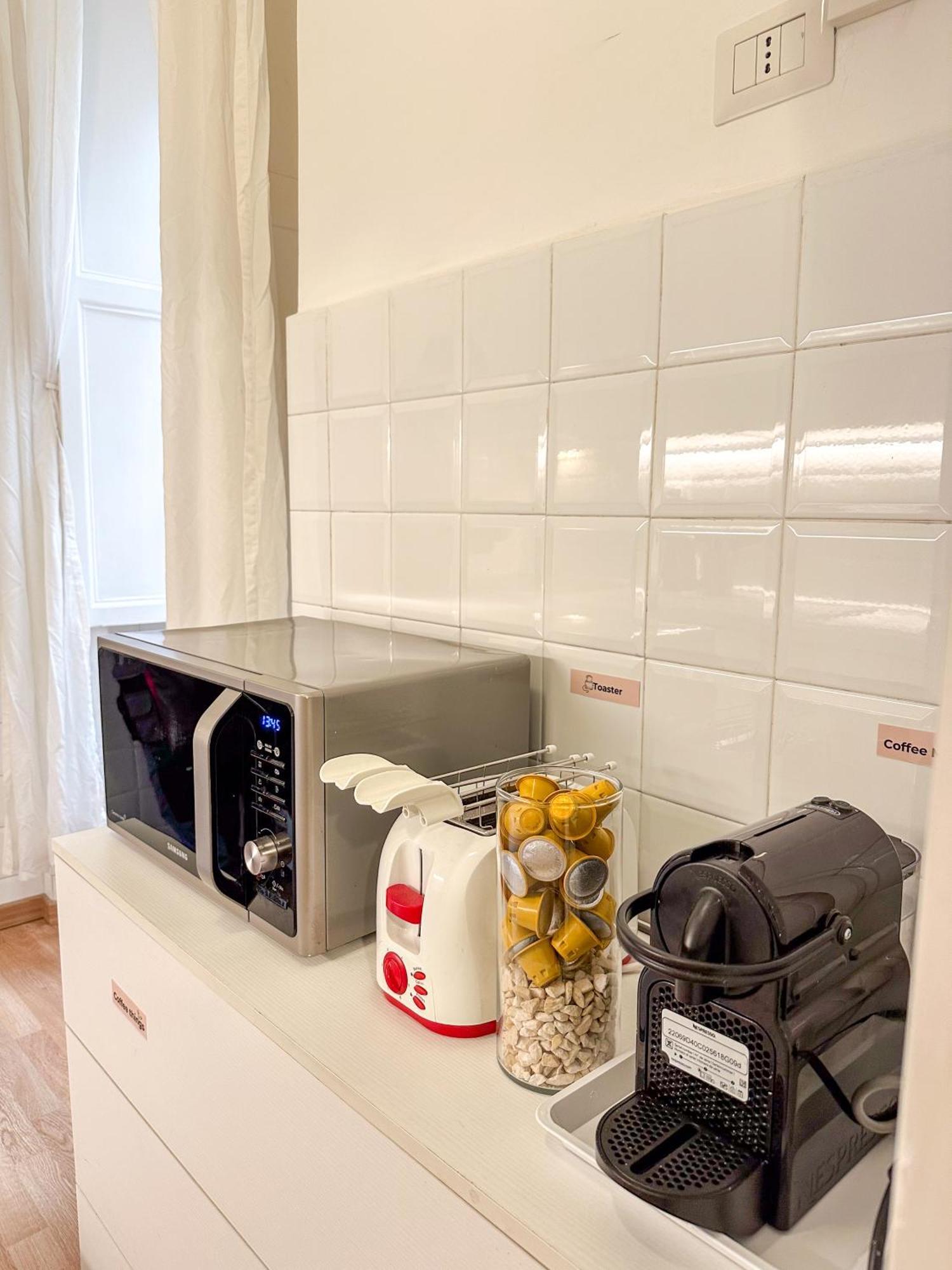 Apartment By The Colosseum - White Chic Flats Rome Exterior photo