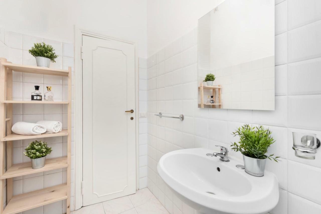 Apartment By The Colosseum - White Chic Flats Rome Exterior photo